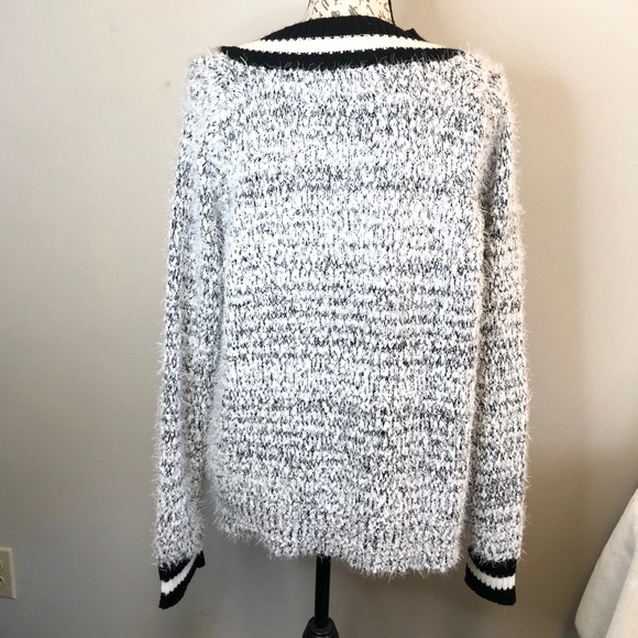 SO Oversized V-Neck Fuzzy Sweater - Picture 4 of 7